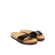 Carica l&#39;immagine nel visualizzatore di Gallery, Black single-strap sandals AGATA made with eco-leather
