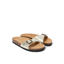 Carica l&#39;immagine nel visualizzatore di Gallery, Platinum single-strap sandals AGATA made with eco-leather
