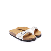 Carica l&#39;immagine nel visualizzatore di Gallery, White single-strap AGATA made with eco-leather
