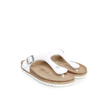 Carica l&#39;immagine nel visualizzatore di Gallery, White thong sandals BLANCA made with eco-leather
