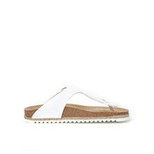 Carica l&#39;immagine nel visualizzatore di Gallery, White thong sandals BLANCA made with eco-leather
