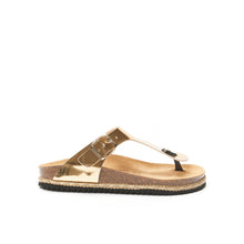 Carica l&#39;immagine nel visualizzatore di Gallery, Gold thong sandals BLANCA made with eco-leather
