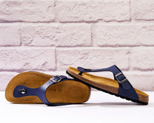 Carica l&#39;immagine nel visualizzatore di Gallery, Navy thong DAVID made with eco-leather
