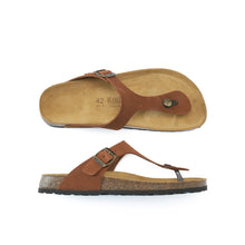 Carica l&#39;immagine nel visualizzatore di Gallery, Chestnuts thong DAVID made with suede leather
