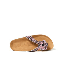 Carica l&#39;immagine nel visualizzatore di Gallery, Pink thong sandals LENE made with eco-leather
