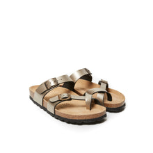 Carica l&#39;immagine nel visualizzatore di Gallery, Bronze thong sandals DARIA made with eco-leather
