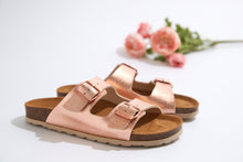 Carica l&#39;immagine nel visualizzatore di Gallery, Gold two-strap sandals ALBERTO made with eco-leather
