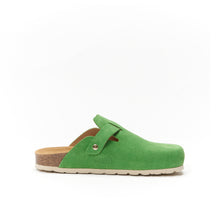 Carica l&#39;immagine nel visualizzatore di Gallery, Green sabot clogs NOE made with leather suede
