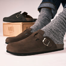 Carica l&#39;immagine nel visualizzatore di Gallery, Dark Brown sabot clogs NOE made with nubuck leather
