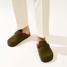 Carica l&#39;immagine nel visualizzatore di Gallery, Moss Green sabot clogs NOE made with suede leather
