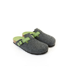 Carica l&#39;immagine nel visualizzatore di Gallery, Grey sabot clogs NOE made with felt
