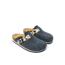 Load image into Gallery viewer, Grey sabot clogs NOE made with felt
