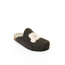 Carica l&#39;immagine nel visualizzatore di Gallery, Dark Brown sabot clogs ANGEL made with felt
