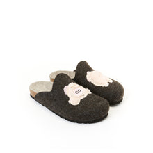 Carica l&#39;immagine nel visualizzatore di Gallery, Dark Brown sabot clogs ANGEL made with felt
