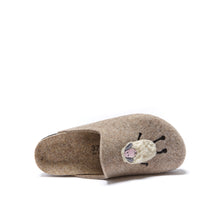 Carica l&#39;immagine nel visualizzatore di Gallery, Beige sabot clogs ANGEL made with felt
