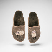 Carica l&#39;immagine nel visualizzatore di Gallery, Beige sabot clogs ANGEL made with felt
