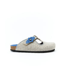 Carica l&#39;immagine nel visualizzatore di Gallery, Beige sabot clogs FLOR made with felt
