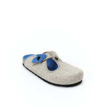 Load image into Gallery viewer, Beige sabot clogs FLOR made with felt
