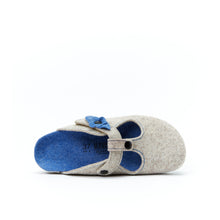 Load image into Gallery viewer, Beige sabot clogs FLOR made with felt
