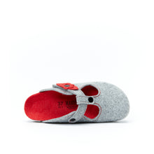 Load image into Gallery viewer, Grey sabot clogs FLOR made with felt
