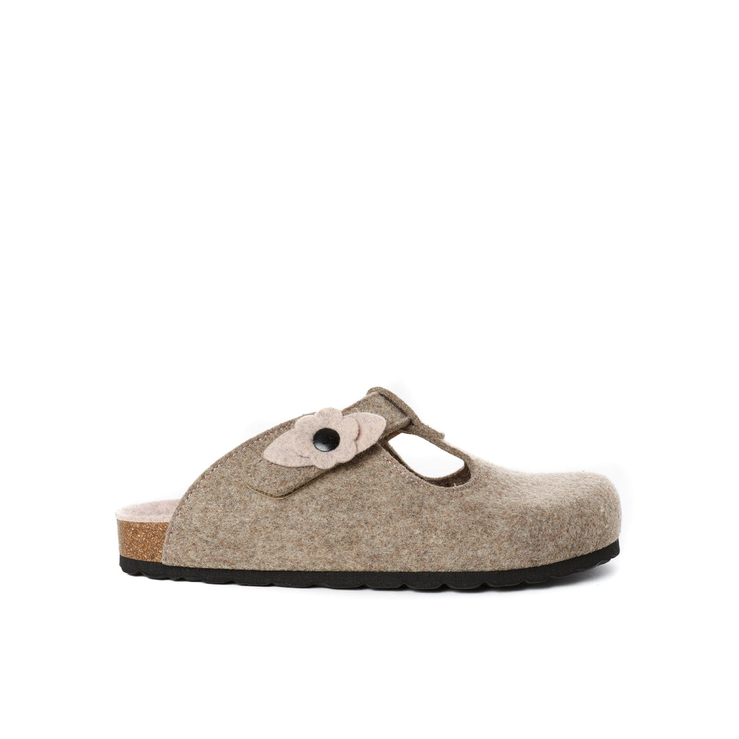 Beige sabot clogs FLOR made with felt