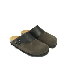 Charger l&#39;image dans la galerie, Grey sabot clogs DIA made with leather suede and oiled
