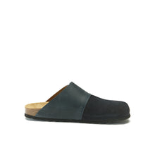 Charger l&#39;image dans la galerie, Navy sabot clogs DIA made with leather suede and oiled
