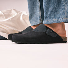 Charger l&#39;image dans la galerie, Navy sabot clogs DIA made with leather suede and oiled
