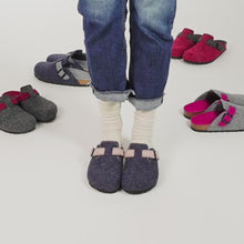 Load and play video in Gallery viewer, Grey sabot clogs NOE made with felt
